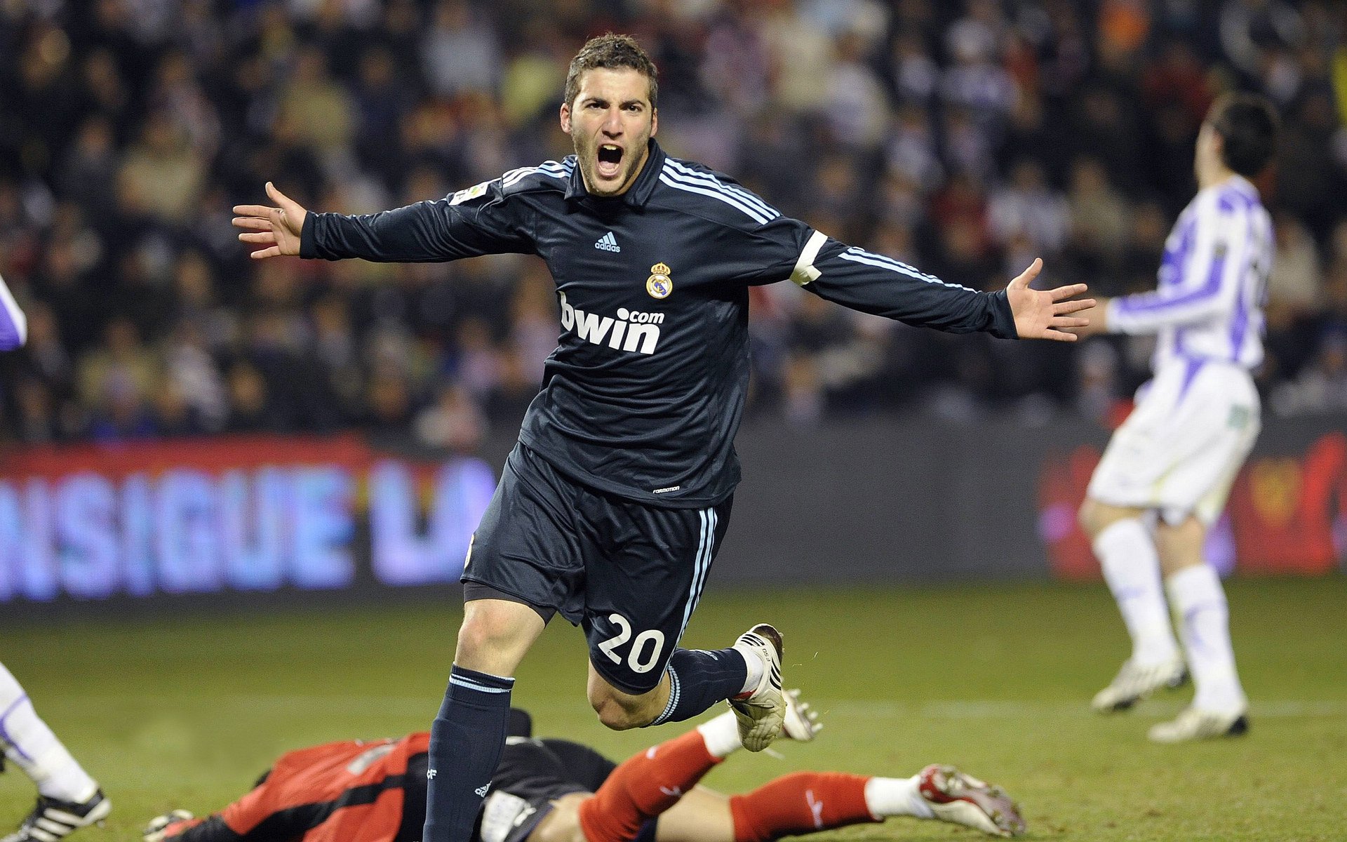 《王者荣耀》年度最强战队评选激烈,玩家投票热火朝天,王者荣耀最强战队的名字是什么